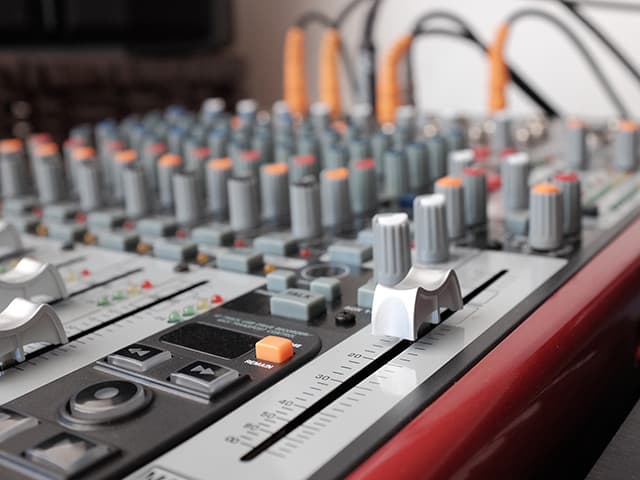 Top 10 Budget Audio Interfaces for Producers | Dubspot